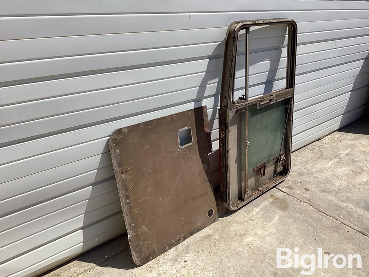 kenworth-post-1973-passenger-side-bottom-latch-door-image-8