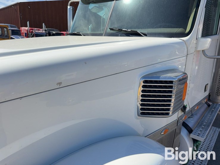 2013-freightliner-coronado-132-image-15