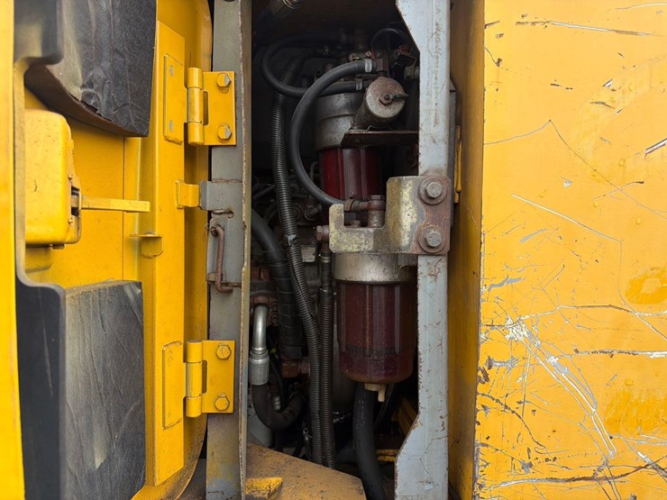 deere-225d-lc-image-13