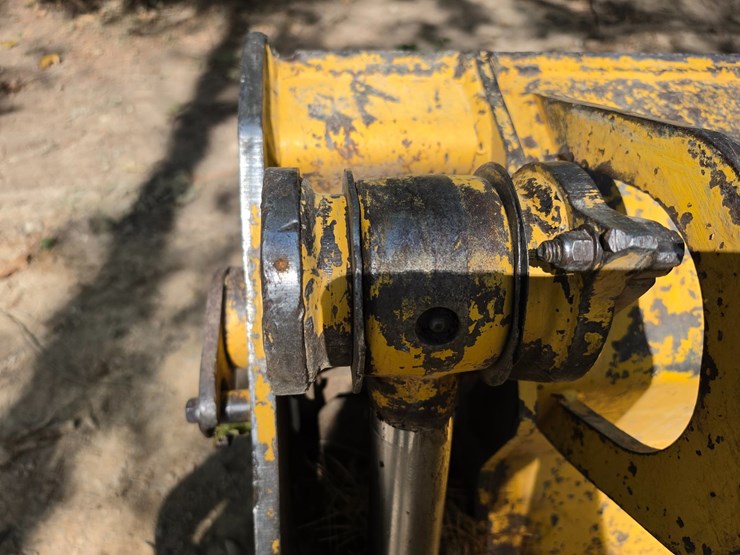 deere-555g-image-73