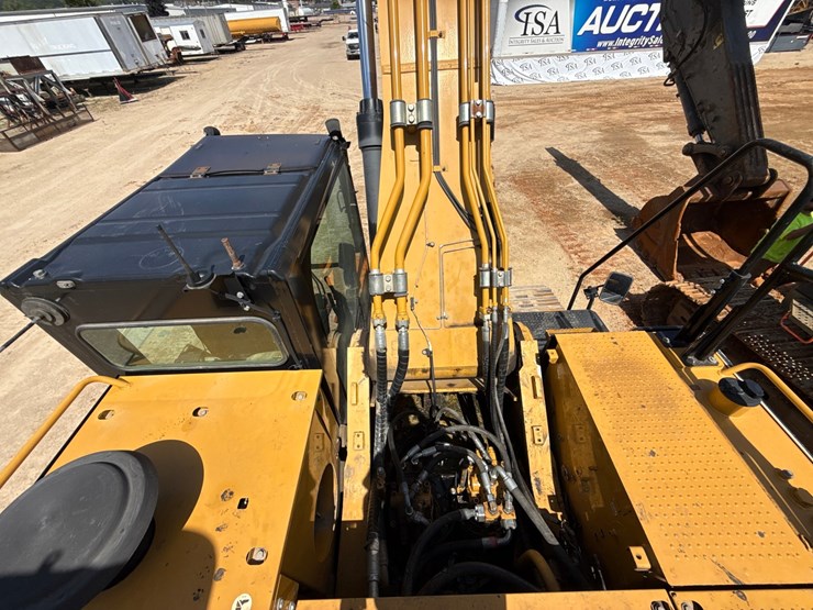 2012-caterpillar-c13-image-32