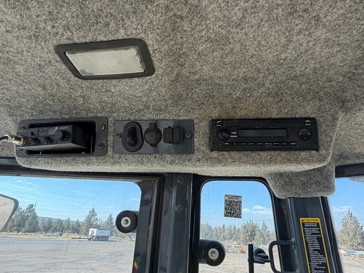2017-deere-410l-image-73