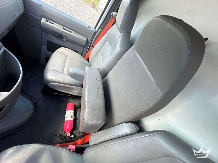 2019-ford-e350-image-24