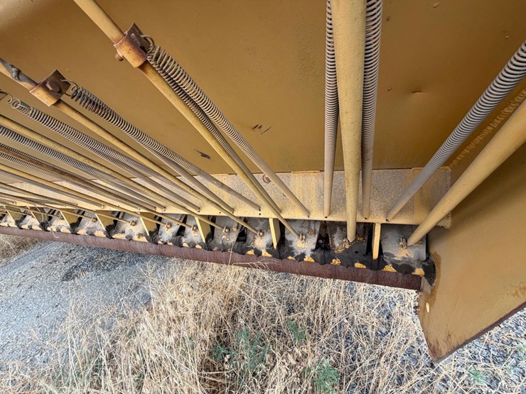 #2526-•-etnyre-chip-seal-machine-image-29