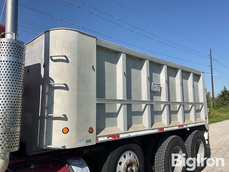 2005-kenworth-w900b-image-12