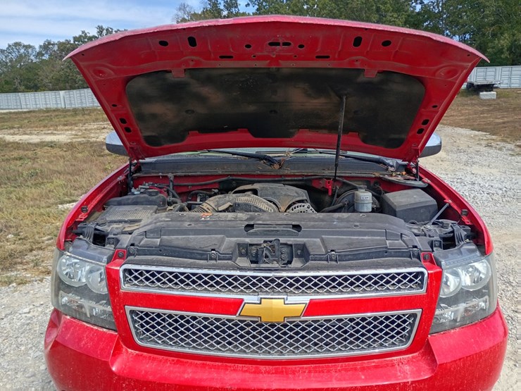 2013-chevrolet-tahoe-image-17
