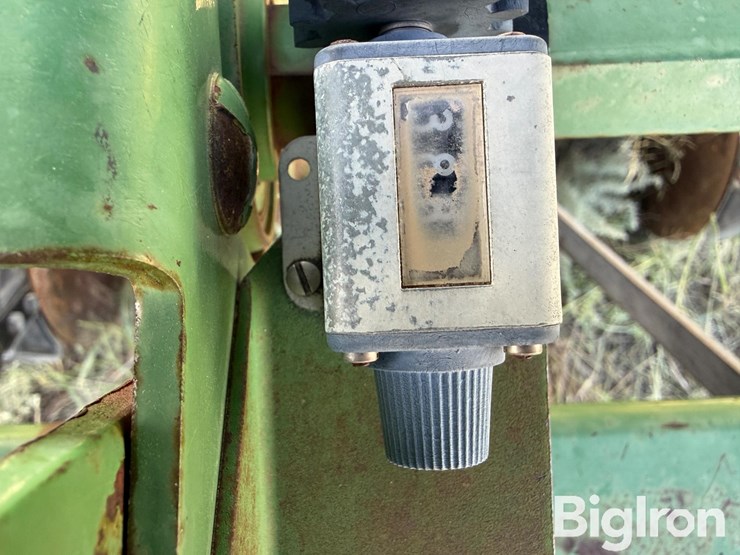 john-deere-520-image-14
