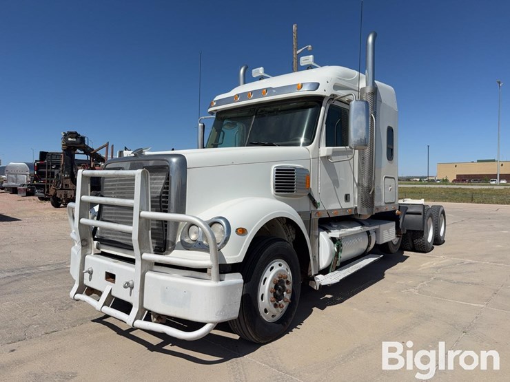 2013-freightliner-coronado-132-image-1