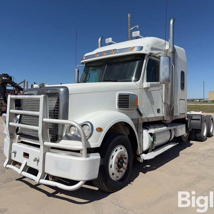 2013 FREIGHTLINER CORONADO 132