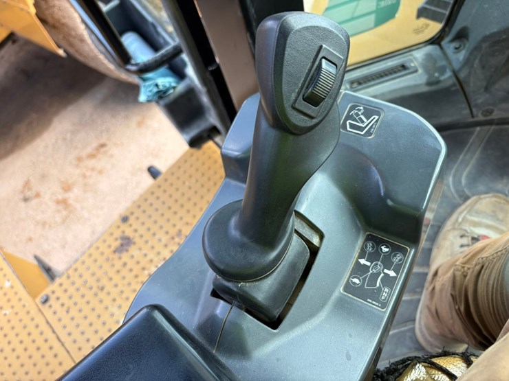 2014-caterpillar-972k-image-72