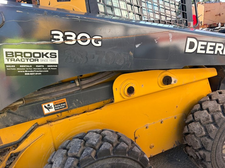 2021-deere-330g-image-16