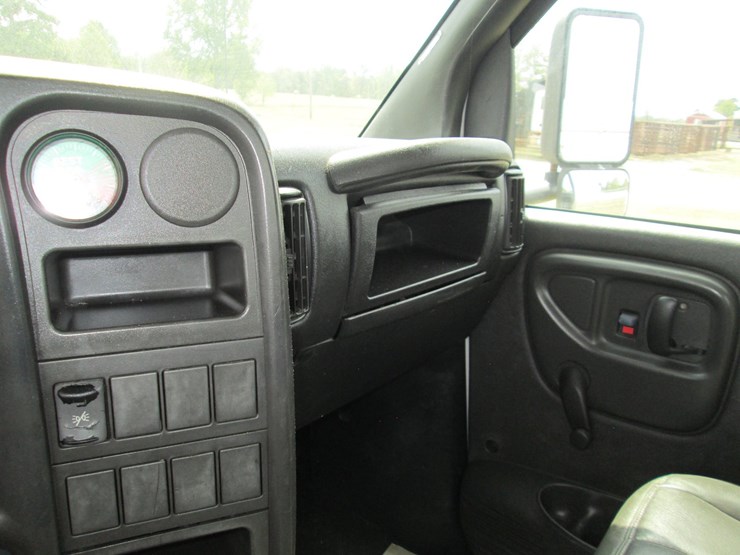2005-gmc-topkick-c5500-image-27