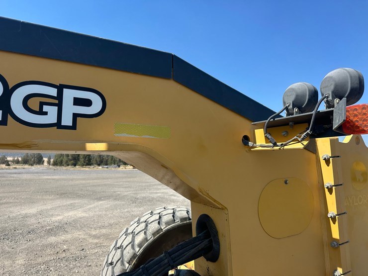 2013-deere-872gp-image-24