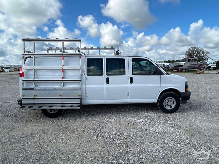 2020-chevrolet-express-2500-image-21