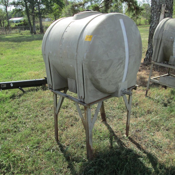#46119 • Tank Works 130gal Poly Tank w/ Stand INV#46119