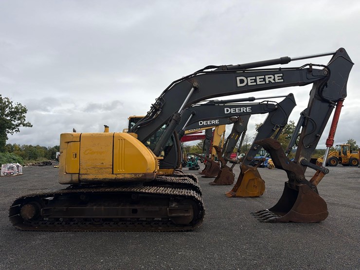 deere-225d-lc-image-5
