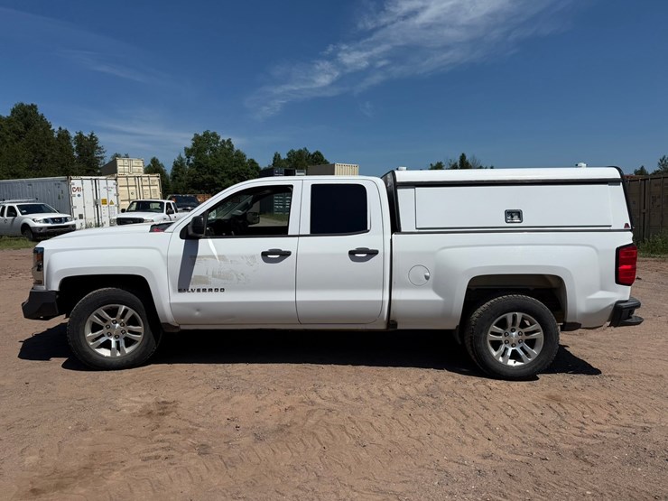 #1395-•-2019-chevrolet-silverado-4x4-pickup-truck-image-2