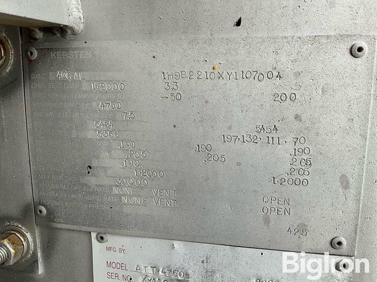 2013-freightliner-m2-106-image-13