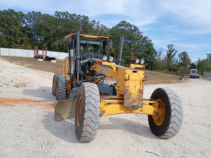 2008-deere-670d-image-17