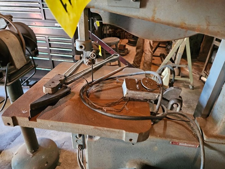 #8711-•-delta-band-saw-image-8