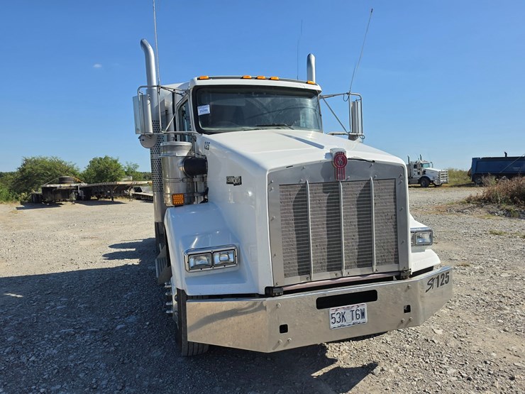 2018-kenworth-t800-image-35