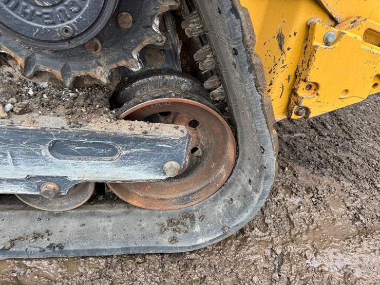 2019-deere-333g-image-16