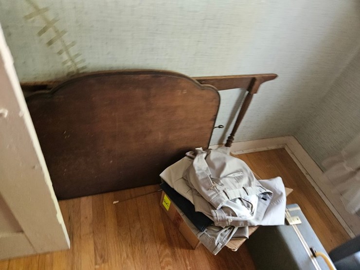 #8001-•-live-on-the-ground-house-hold-items-image-55