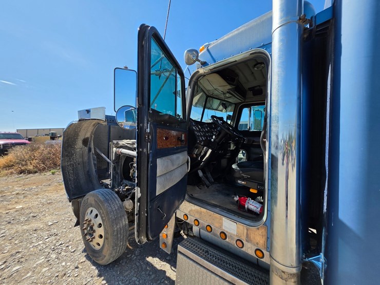 1997-peterbilt-379-image-55