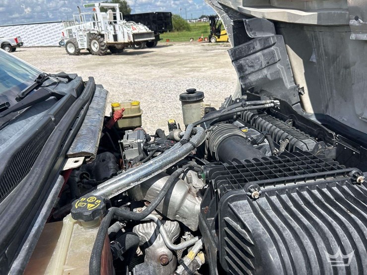 2019-international-cv515-s/a-landscape-dump-truck-image-19