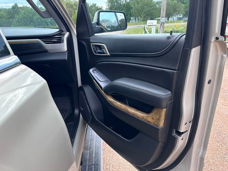 2017-gmc-yukon-image-18