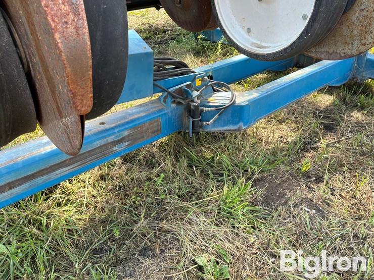 1997-kinze-2600-image-10