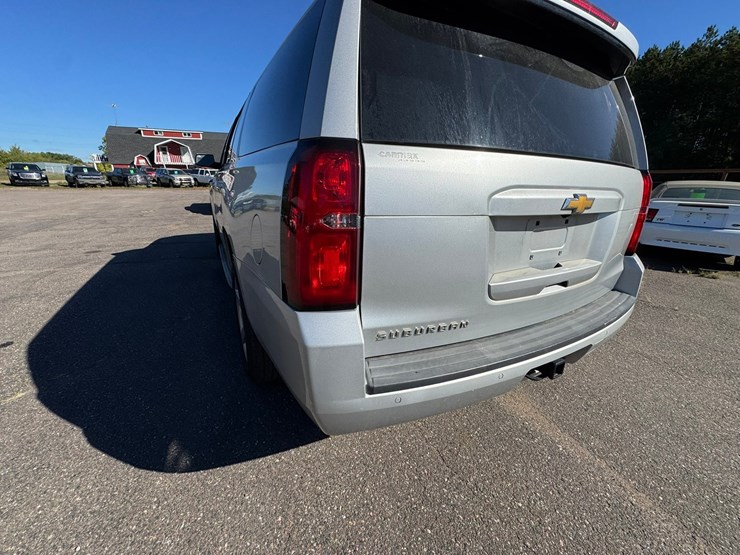 2017-chevrolet-suburban-image-14