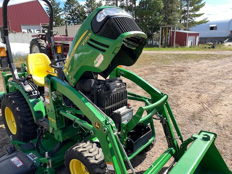 2025-john-deere-2025r-image-42