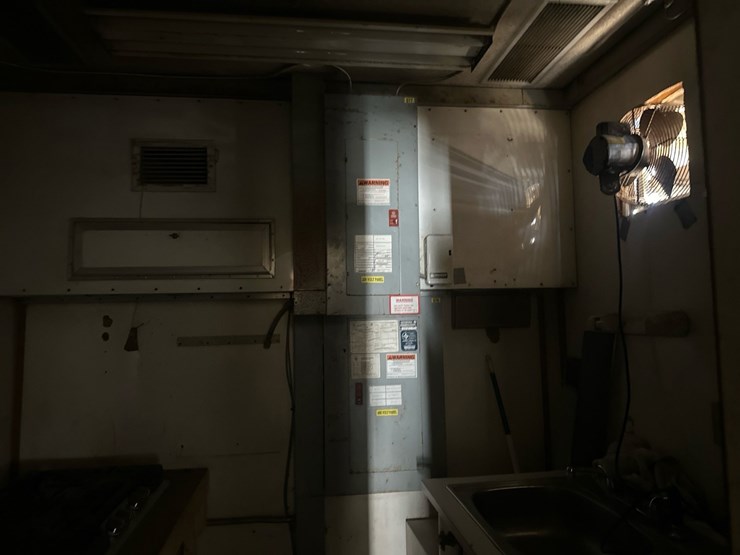 #2489-•-1990-calumet-mmt449l-lab-trailer-image-40