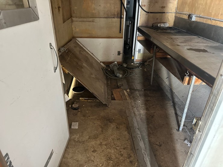 #2489-•-1990-calumet-mmt449l-lab-trailer-image-37