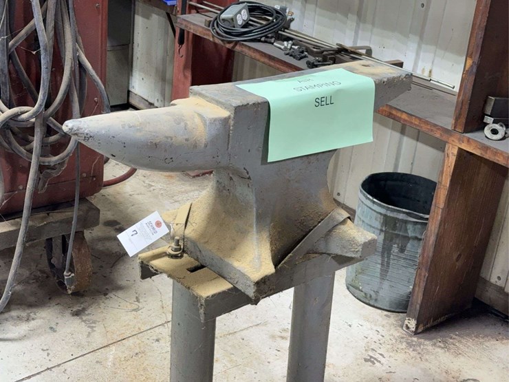 large-anvil-on-stand-30-1/2"l-x-5"w-image-3