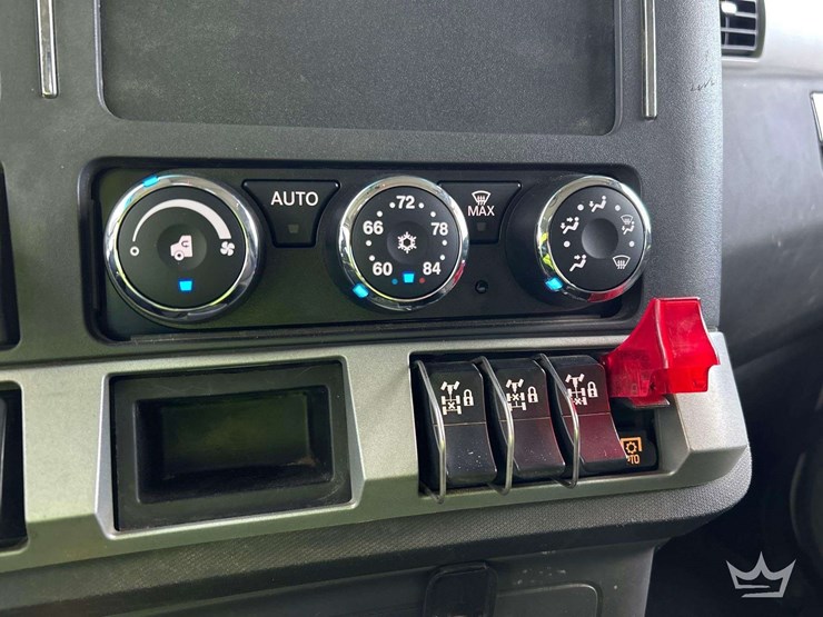 2022-kenworth-t880-image-31