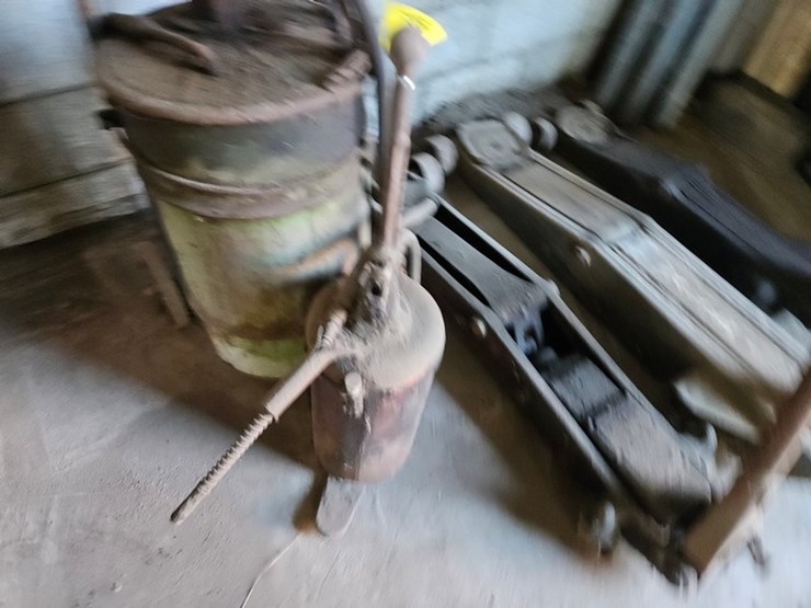 #8766-•-oil/grease-pumps-image-6
