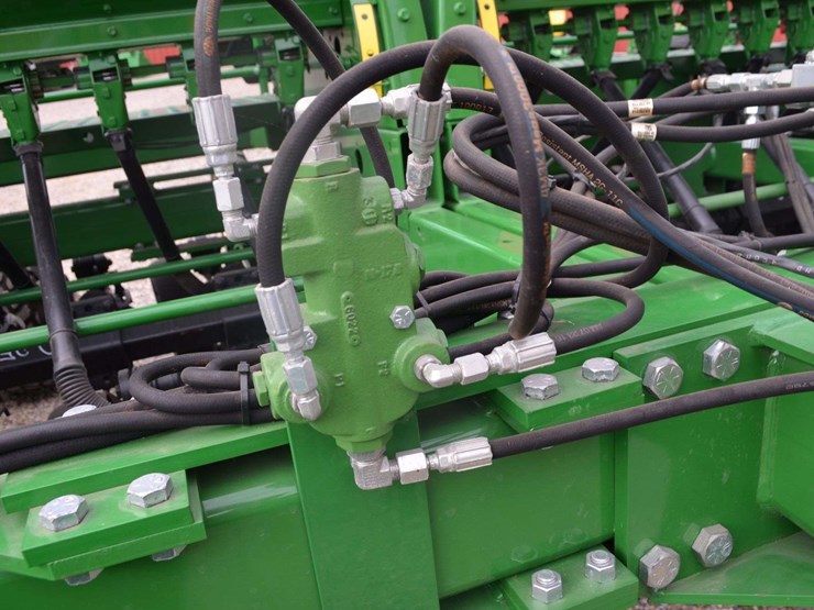 2016-john-deere-1590-image-27