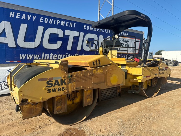#2410-•-2015-sakia-sw880-double-drum-smooth-roller-compactor-image-1