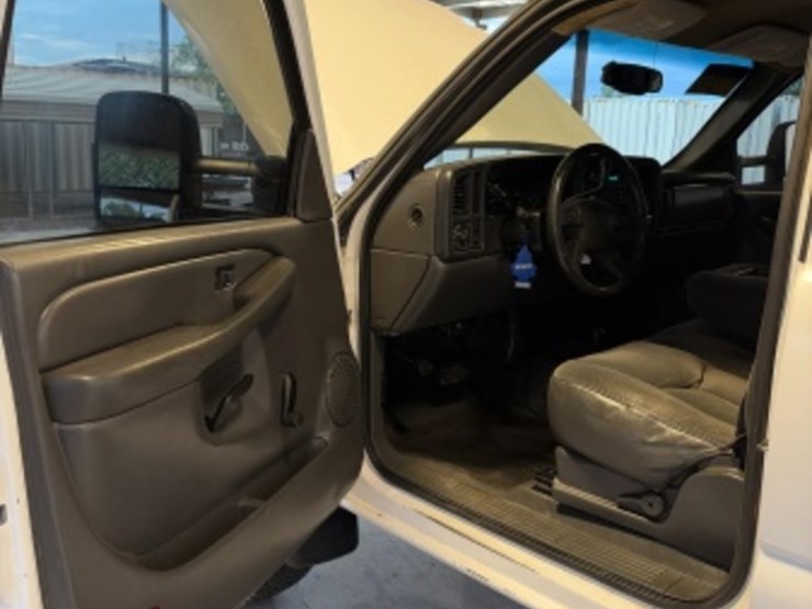 2003-chevrolet-silverado-p/u-image-26