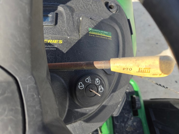 2013-john-deere-d130-image-30