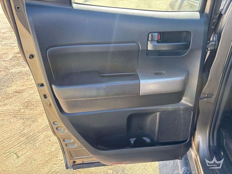 2010-toyota-tundra-image-16
