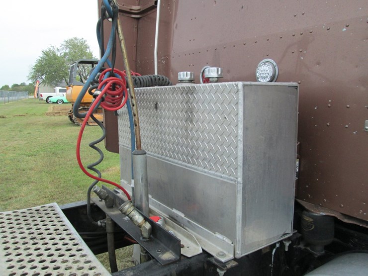 2006-peterbilt-379-image-13
