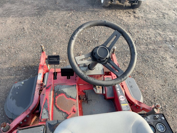 toro-groundsmaster-223-d-rotary-mower-image-15