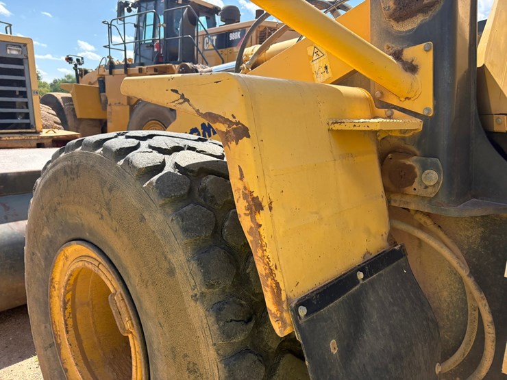 #3650-•-2011-komatsu-w380-6-wheel-loader-image-17