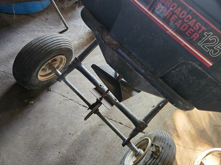 #8756-•-agrifab-lawn-spreader-image-6