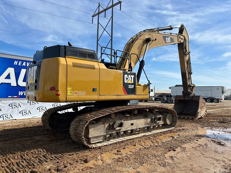 2019-caterpillar-352f-image-5