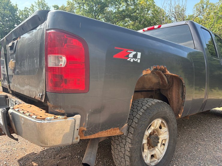 2010-chevrolet-silverado-2500-image-14
