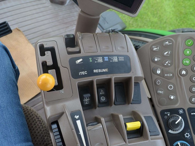 2011-john-deere-r-image-47